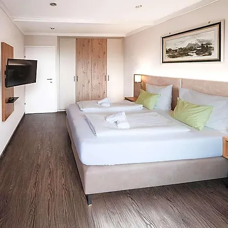 Haus Arenberg فندق 4*