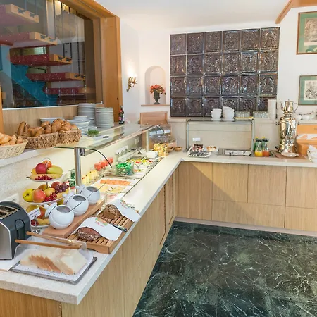 Haus Arenberg Hotell 4*